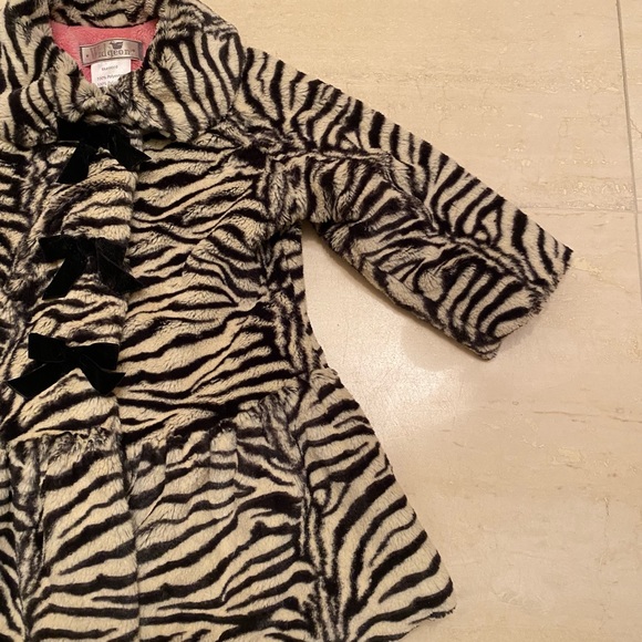Widgeon Girls Zebra Faux Fur Coat w Hot Pink Faux Fur Lining w Black Bows/ 3T - Picture 2 of 8